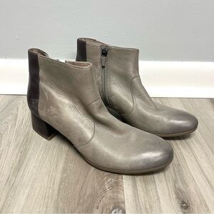 Dansko Boots Women’s 38 / 8 Petra 2-Toned Stone Brown Leather Burnished Ankle